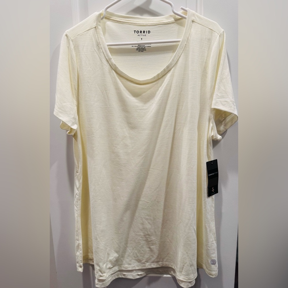 NWT Torrid Ivory Hi Low Swing Tee Sz 1X/14-16